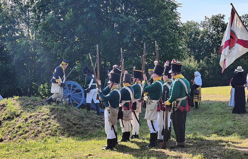 Plik:Inscenizacja-1807-Piechota.jpg